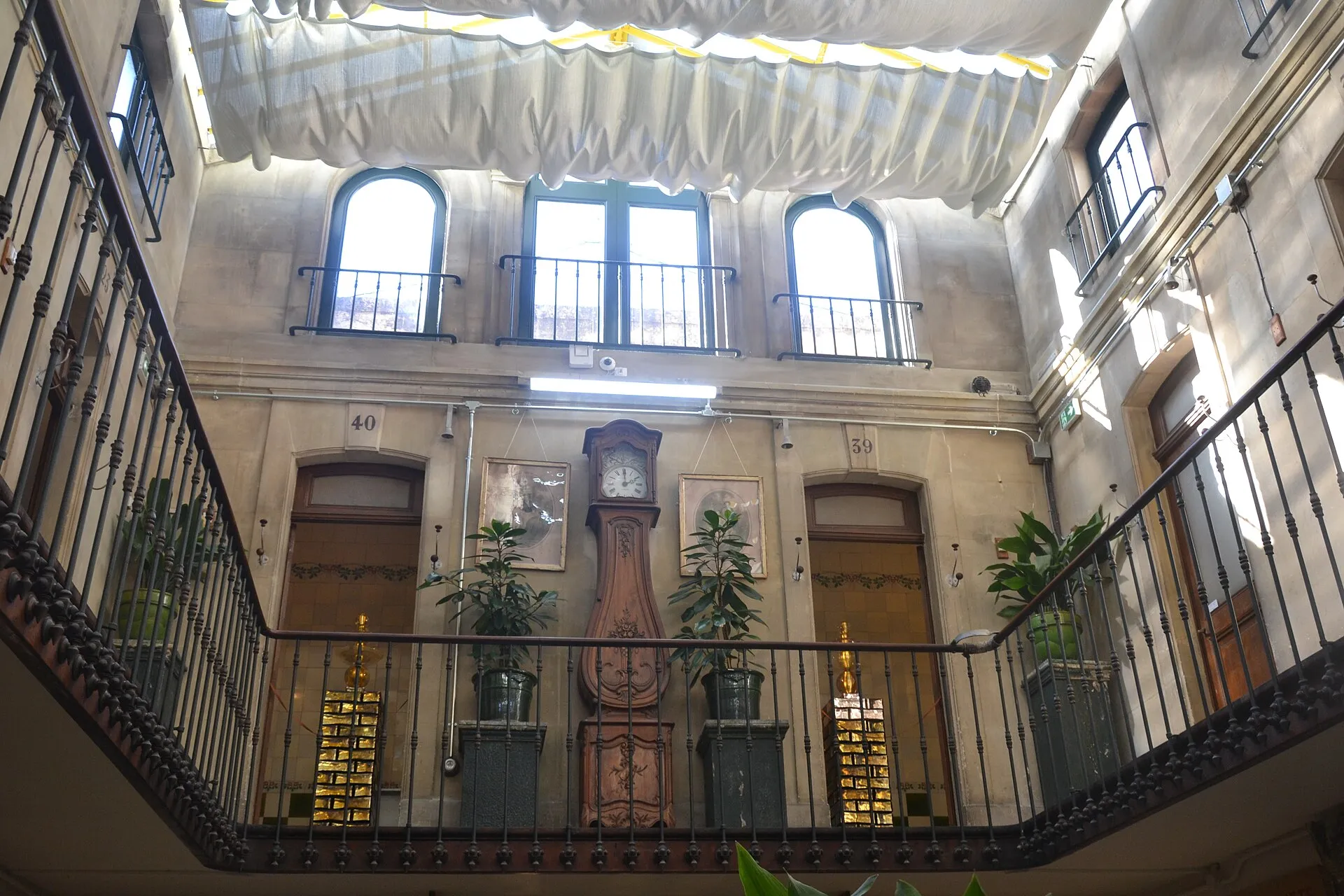 L'atrium intérieur des Bains Pommer à Avignon