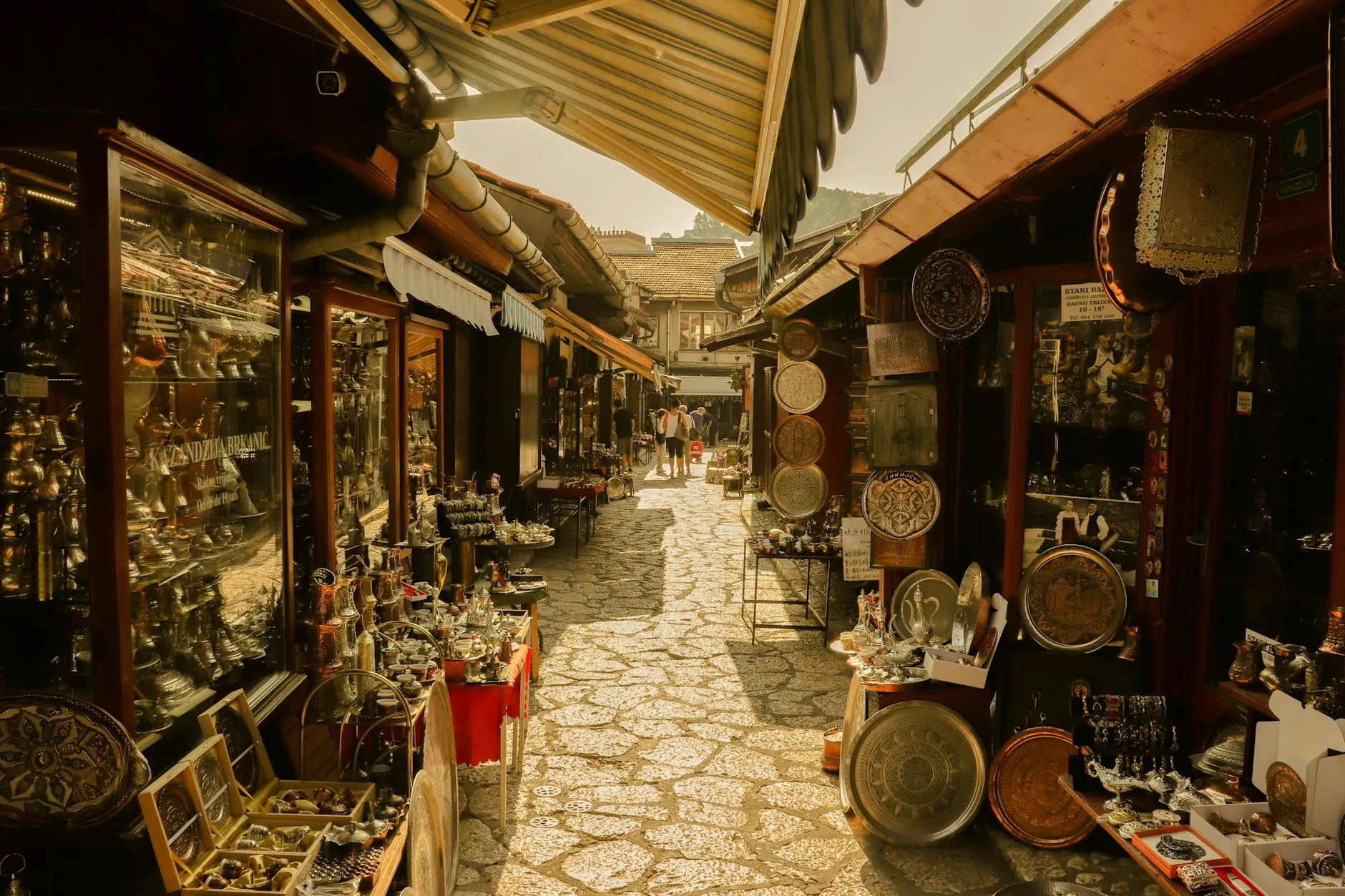 Étal d'un marché d'antiquités